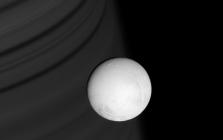 Encélade : des clichés exceptionnels de la lune de Saturne Encélade vue d'ensemble