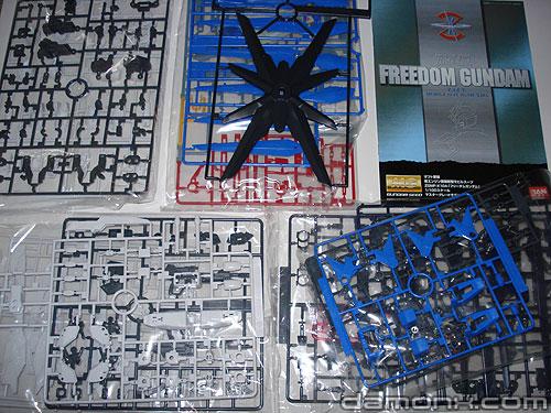 Montage MG ZGMF-X10A Freedom Gundam - Partie 1