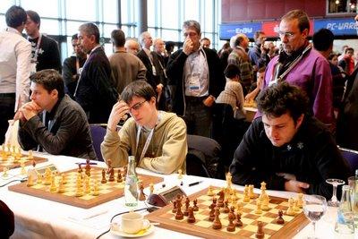  de g.à d.: Vlasdislas Tkachiev (2664), Maxime Vachier-Lagrave (2716) et Etienne Bacrot (2705) pour l'équipe de France masculine d'échecs