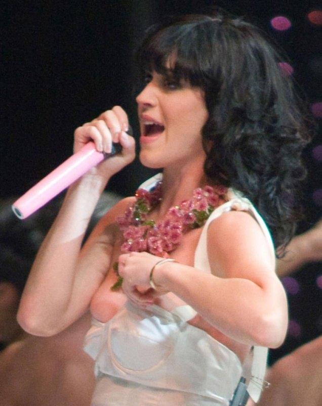 Katy Perrys Nipple 51