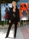 Ultra glamour, Charlize Theron a compensé son haut un peu osé avec un pantalon noir très sage