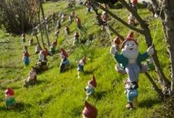 Des prostituées en plastique pour faire la publicité de nains de jardin Nains de jardin