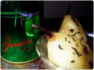 Poires pochées au thé au jasmin