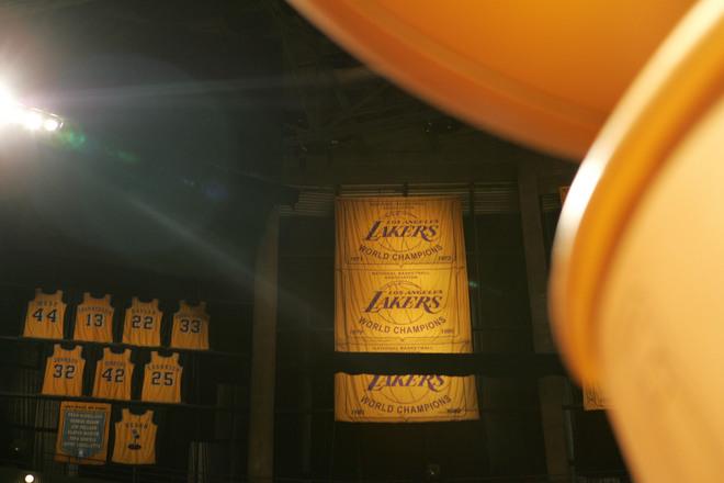 Monitoring the Lakers http://img291.imageshack.us/img291/1691/box1me8.jpg