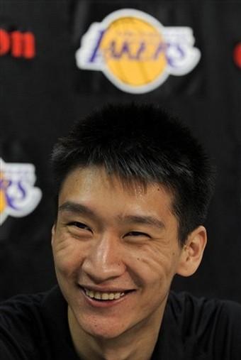 Monitoring the Lakers http://cache.daylife.com/imageserve/05cx48ggnYeCX/340x.jpg