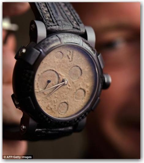 moon-watch_dust_apollo