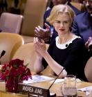 Nicole Kidman est très attentive lors de la conférence de presse pour combattre les violences faites aux femmes
