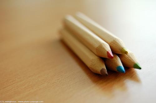 Des p'tits problèmes de coloriage ? My son's color pencils