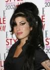 Amy Winehouse a encore un visage enfantin