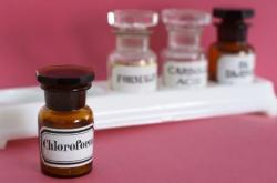 Dépouillés après avoir inhalé du chloroforme sur les seins de leur maîtresse chloroforme