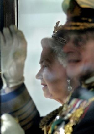 La reine Elizabeth II et le Prince Philip se rendant à l'ouverture du Parlement