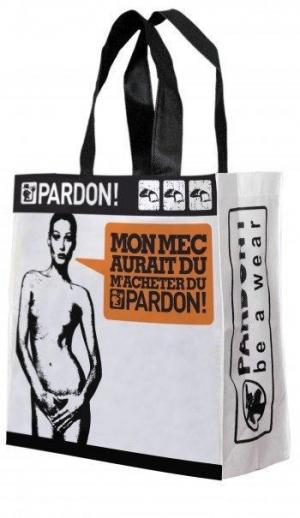 Carla Bruni nue pour Noël sur un sac de courses : en voilà un chouette cadeau !