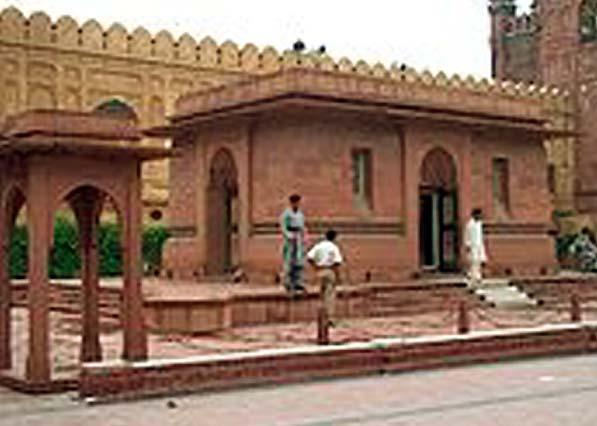 lahore-iqbal-mausolee.1228901698.jpg