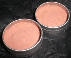 Blush compact illuminant à la canneberge fruity_swap___blush