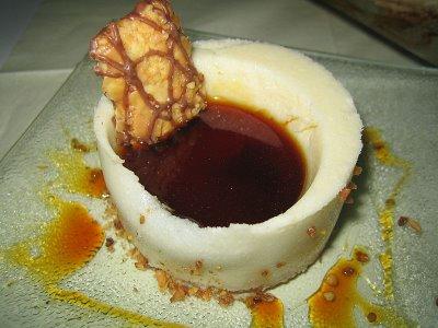 Dacquoise noisette sous bavarois de poires caramel!!