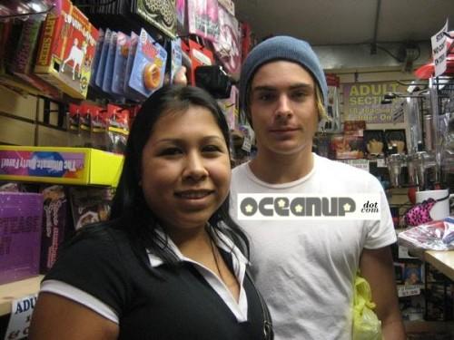 Zac amène sa chiks au sex-shop