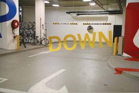 photo humour insolite illusion down parking garage