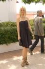 Gwyneth Paltrow : ses tenues les plus extravagantes (si, si, il y en a !) Gwyneth Paltrow, regardez ses superbes chassures dorées