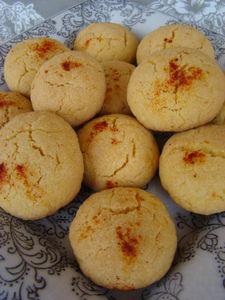 Petits sablés au safran...surprenants! DSC07974