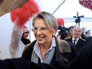Je vous salue, Michèle Alliot-Marie !