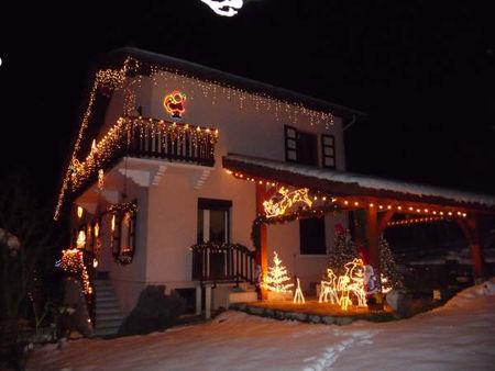 A la une: le Père-Noël en garde à vue! Et un truc IN-FAI-LLIBLE pour ne pas grossir malgré le repas du Réveillon! Si! 33624126_p