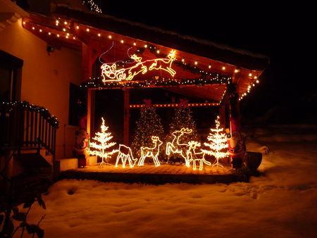 A la une: le Père-Noël en garde à vue! Et un truc IN-FAI-LLIBLE pour ne pas grossir malgré le repas du Réveillon! Si! 33791842_p