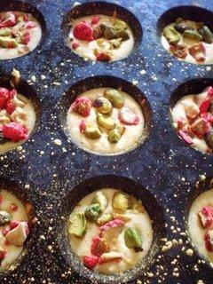 CROQUANTS au CHOCOLAT BLANC, NOIX DE COCO, PISTACHES et PRALINES de SAINT-GENIX