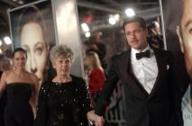 Brad Pitt : très fier de guider maman sur le tapis rouge