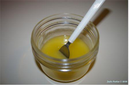 Réaliser des crèmes et laits avec la cire d'abeille