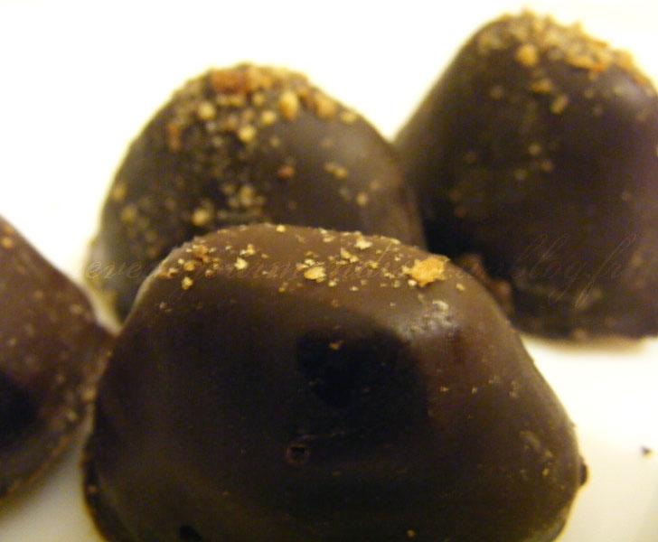 Petits chocolats fourrés au café chocolatsganachecaf.jpg