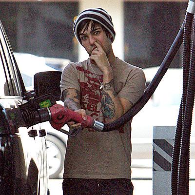 Pete Wentz: Oh le vilain doigt dans le nez