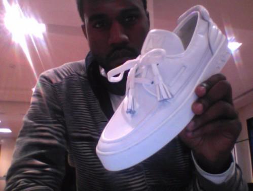 Kanye West : il poste ses chaussures sur son blog !