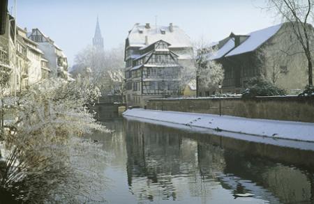 Le tourisme fluvial à Strasbourg : nouvel essor grâce aux bateaux mouches Le tourisme fluvial à Strasbourg : nouvel essor grâce aux bateaux mouches