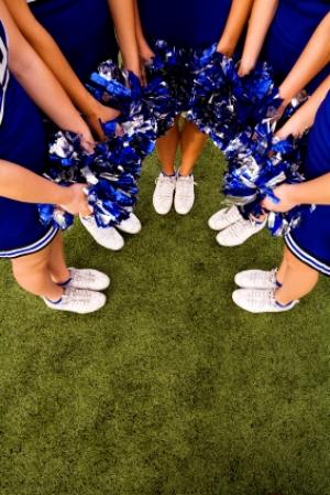 Une mère se fait passer pour sa fille pour intégrer une équipe de pom-pom girls Pom-pom girls