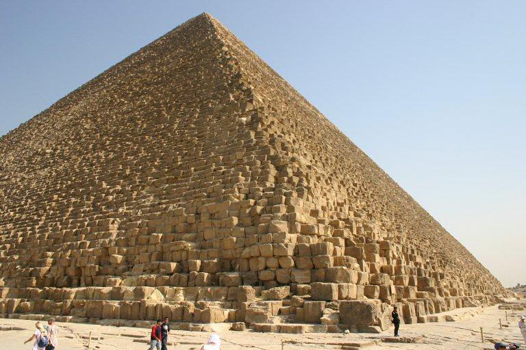 Pyramides et Monnaie
