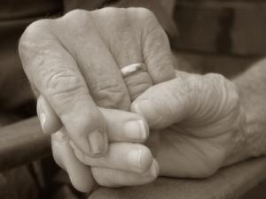 Une Chinoise de 107 ans enfin prête à trouver chaussure à son pied Mains