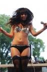 Lady GaGa sur scène : un shorty et un soutien-gorge, ça suffit amplement !