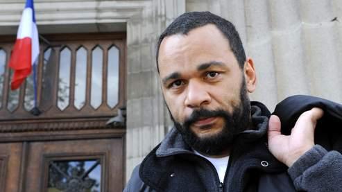 Dieudonné dérape une fois de plus trop… dans sa propre merde antisémite dieudonne-invite-faurisson-30-dec-20088.1232377915.jpg