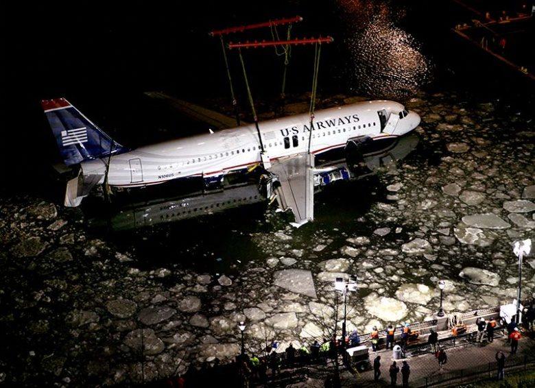 L'Airbus d'US Airways hissé hors de l'eau