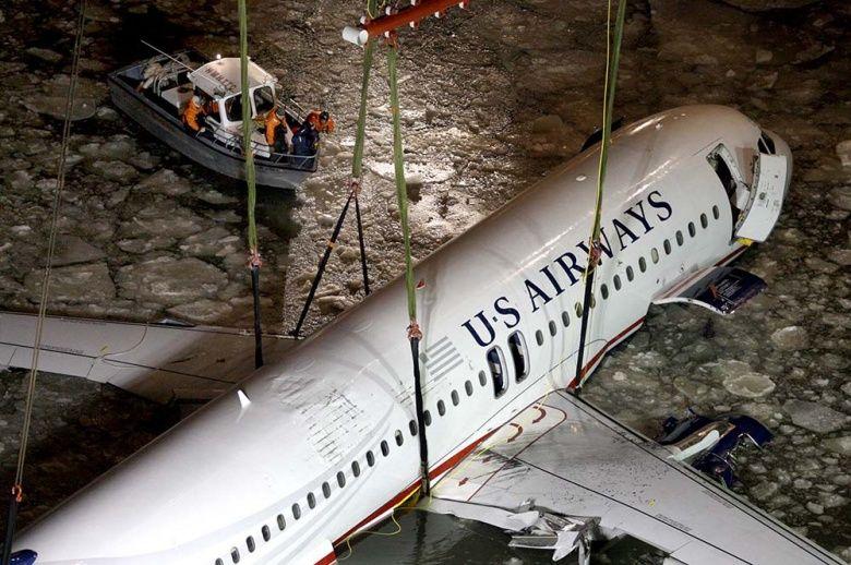 L'Airbus d'US Airways hissé hors de l'eau