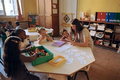 Xavier Darcos n’en a pas seulement l’air… il l’est ! maternelle-vs-darcos-enseignants-couches-culottes.1232479374.jpg