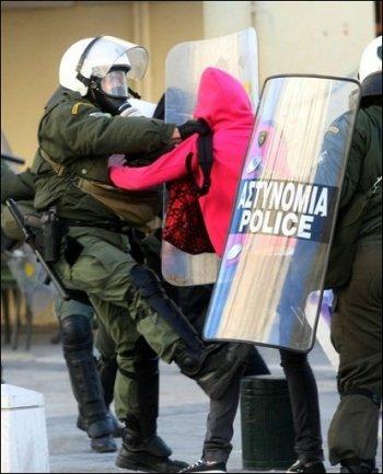 Prison avec sursis pour de jeunes manifestants solidaires de la jeunesse grecque Prison avec sursis pour de jeunes manifestants solidaires de la jeunesse grecque