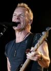 Sting : News de Stars vous propose de découvrir son nouveau look Pendant longtemps on a connu Sting comme ça (2007) :