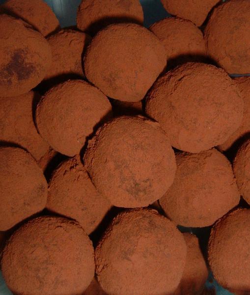 TRUFFES GLACEES AUX MARRONS ET AUX ECLATS DE CHOCOLAT NOIR pour une centaine de truffes