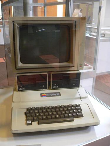 Tthe evolution of Apple design between 1977-2008 Apple - Le Mac fête ses 25 ans