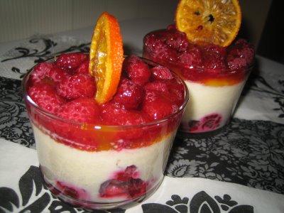 Bavarois chocolat blanc, framboises et coulis oranges!!