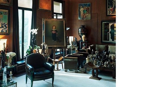 Quelques objets dans lappartement de Yves Saint Laurent. ©Photo Wallpaper magazine