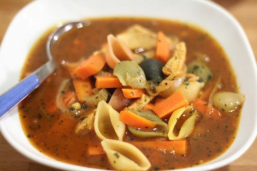 Duo de soupes nourrissantes Soupe de volaille aux conchigli