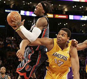 La NBA examine la faute flagrante de Bynum sur Wallace