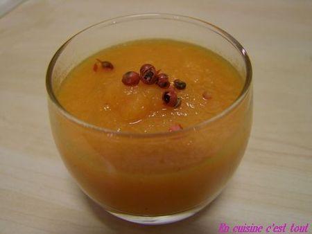 Soupe de carottes aux pommes et aux baies roses soupe_carottes_pommes_baies_roses